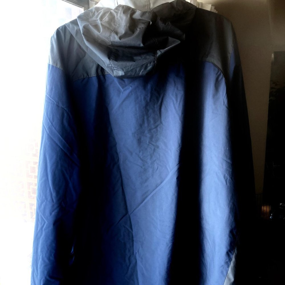 Frogg Toggs Blue and Gray rain jacket with hood and front zipper - Size M-L